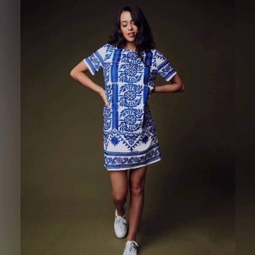 NWT LULUS XS Blue and White Embroidered Dress